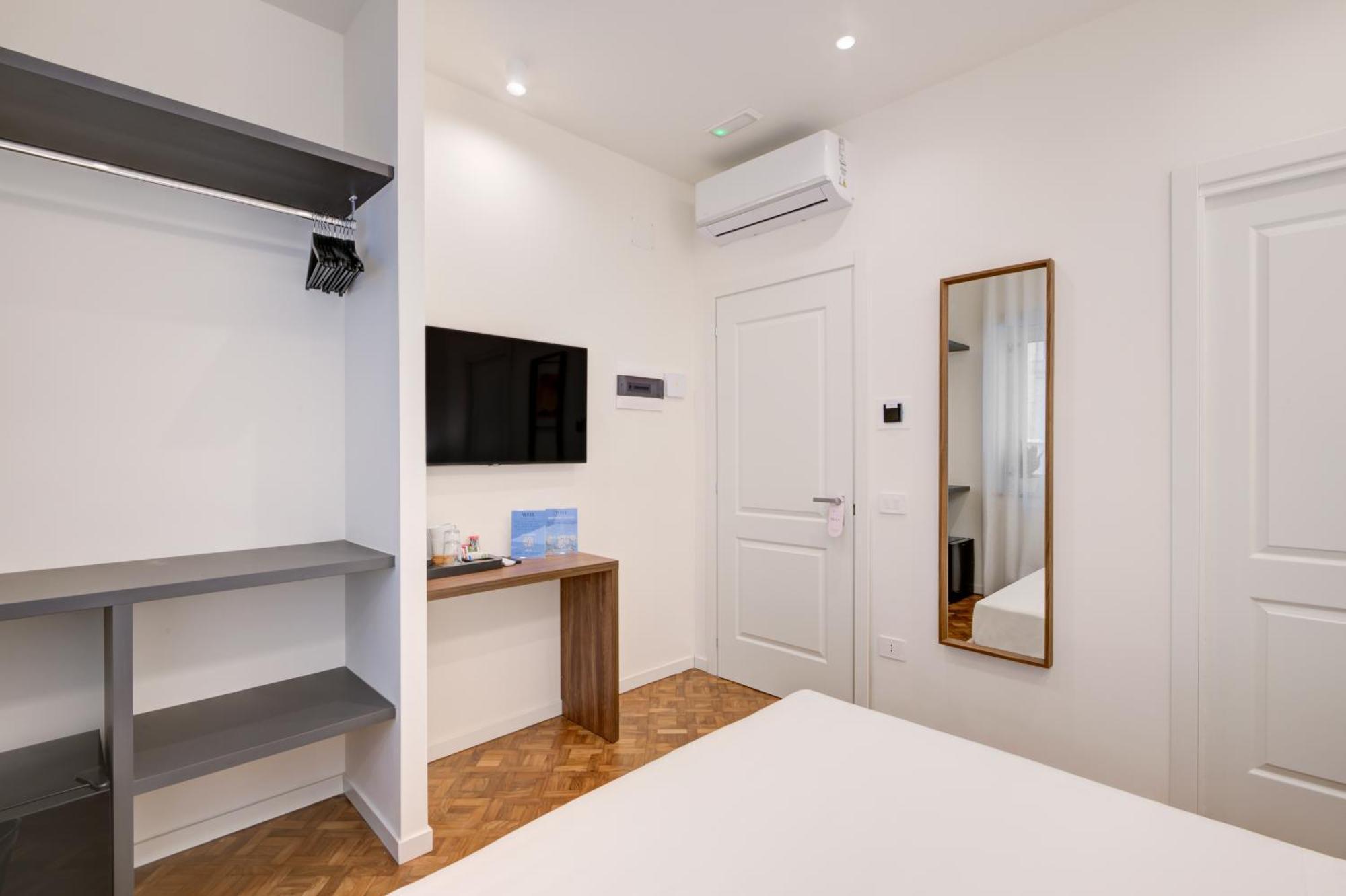 Well - Piazza Dei Martiri Bed & Breakfast Napels